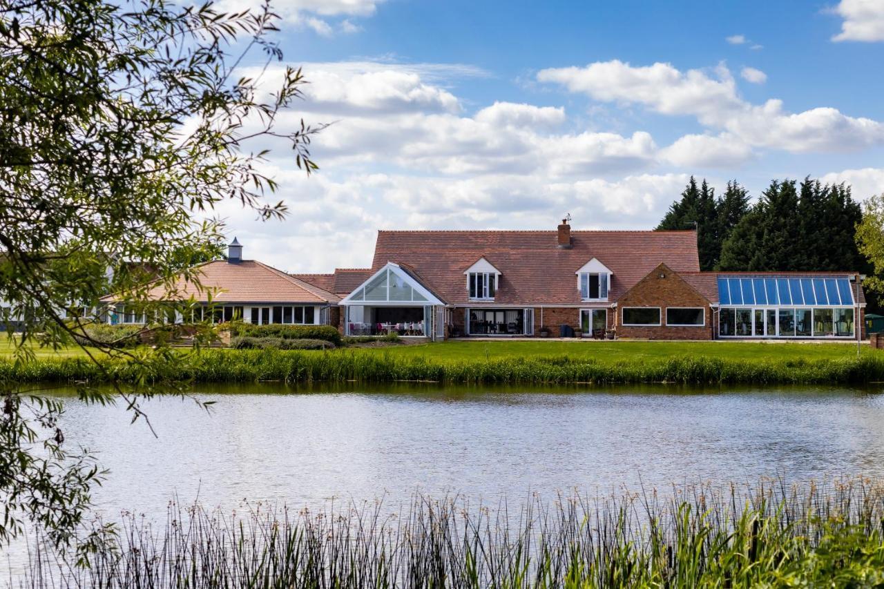 Kingfisher Hotel, Golf And Country Club Μίλτον Κέινς Εξωτερικό φωτογραφία