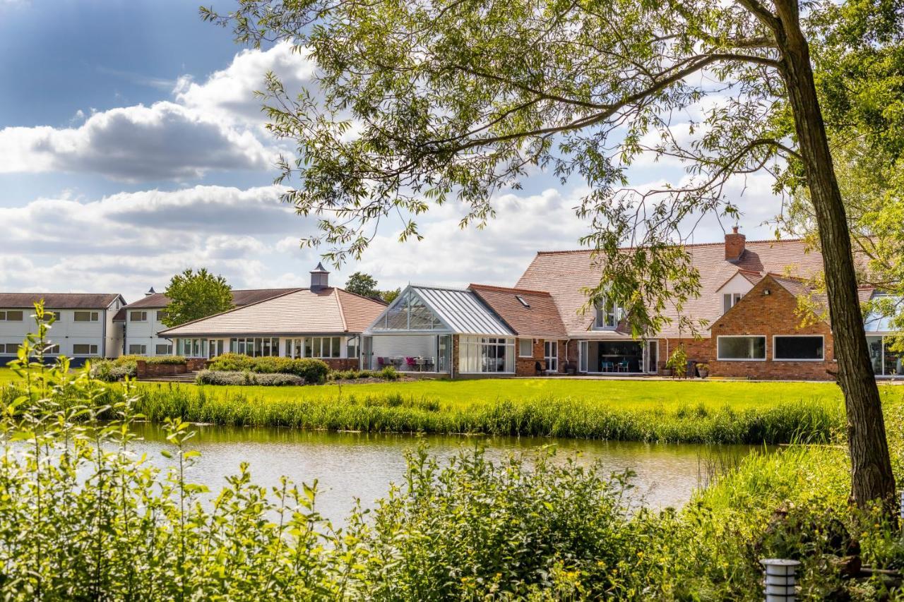 Kingfisher Hotel, Golf And Country Club Μίλτον Κέινς Εξωτερικό φωτογραφία